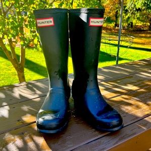 Hunter Black Tall Kids Boot - EXCELLENT CONDITION - Size 4G/3B - Worn twice!